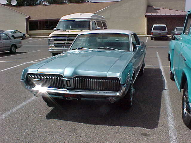 cougar at the show.jpg (42059 bytes)