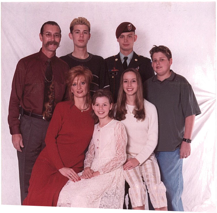 fam damily.jpg (86694 bytes)